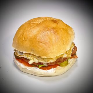 Juneća pljeskavica sa prženim JAJETOM i SIROM