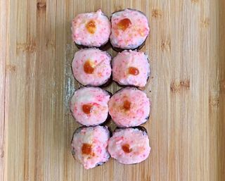 запеченный ролл с лососемяки спайс сяке