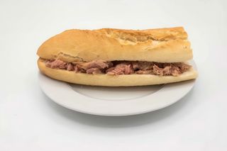 Bocadillo Frío De Atún