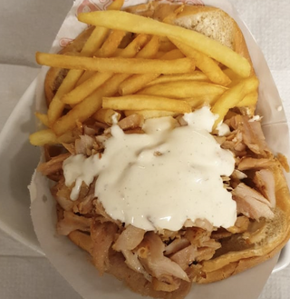Doner kebab con patatas