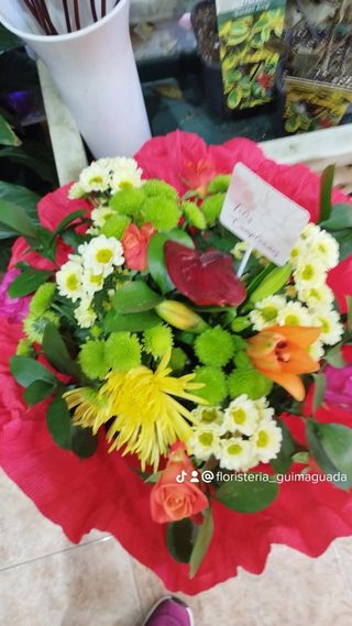 RAMO DE FLORES VARIADO