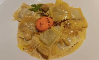 Raviolis De Trufa Con Huevo