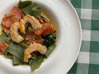 Шпинатна паста Папарделле із креветками-гриль,чорізо та сирним соусом (340g)