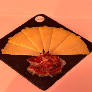 Queso Curado De Oveja Leche Cruda Cuña De 250 Gr. 