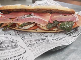 Bocadillo serranito