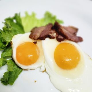 Яєчня з беконом