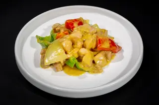 221. Pollo Con Curry