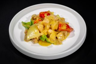221. Pollo Con Curry
