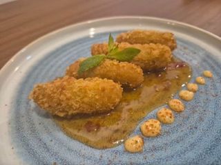 Korokke de Salmão e Edamame 4 Uni
