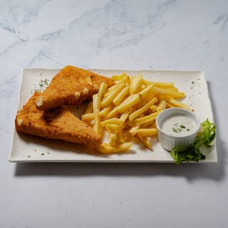 Pohani sir s umakom i prilogom