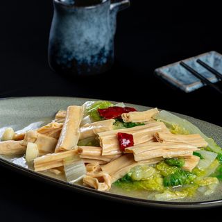 烧腐竹 Hoja de tofu frito salteado con verduras