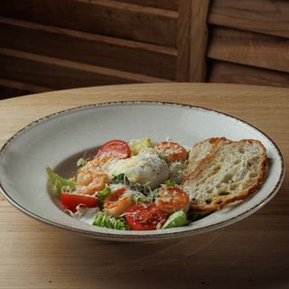 Цезар з королівськими креветками під анчоусним соусом(250 г)