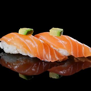 137 Nigiri sake avocado 2 pezzi
