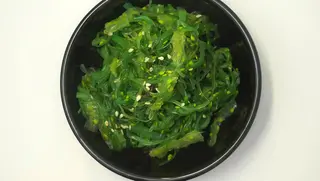 17 Wakame salad