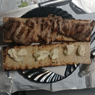 Bocadillo de secreto de cerdo con alioli