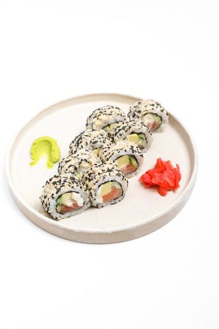 Каліфорнія з лососем в кунжуті