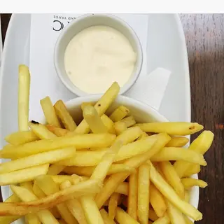 Patatas Fritas (Salsa Ali Oli)