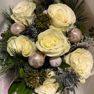 Bukiet z bombkami biały mały