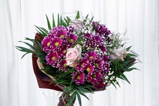 Buchet mixt 3 trandafiri + 4 crizanteme