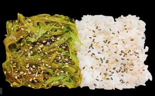 Ensalada Wakame Y Arroz