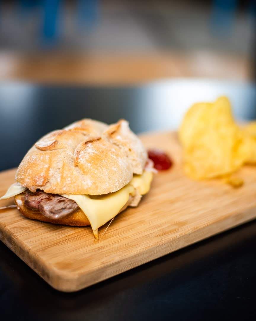 Prego and Hambúrguer