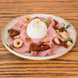 burrata mortadella e taralli