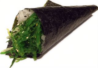 16. Temaki wakame