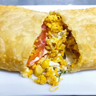 Pastel de feira POLLO  (18 cm aprox.)