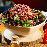 Ensalada de Brotes verdes con virutas de Foie