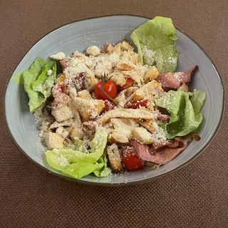 Salată Caesar 