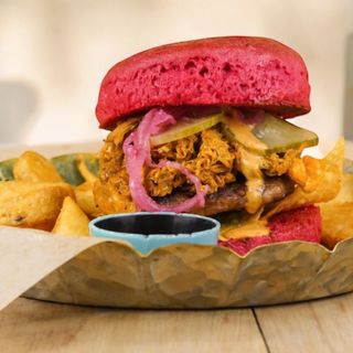 Hamburguesa -"La Katrina" (Roja) De Ternera Y Kochinita Pibil