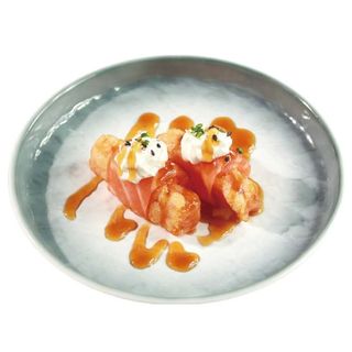 142.  Rollo de salmón con batata (2 pzs.)