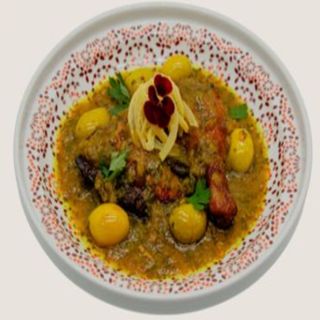 Tajine de pollo con aceitunas y limón en conserva