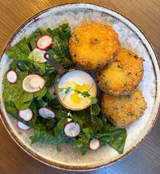 Кюфтета от киноа със спанак и печени чушки