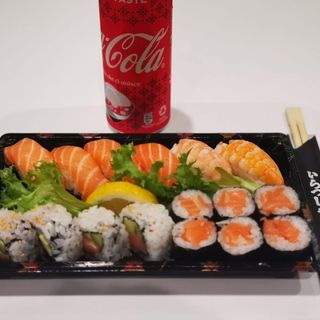 Sushi box + 1 bibita in omaggio