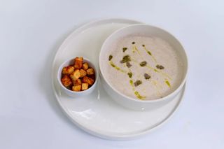 Supă cremă de ciuperci și trufe