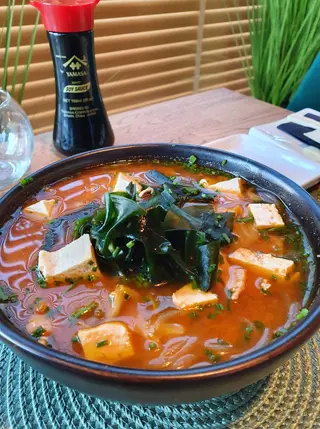 Zupa z kimchi i wieprzowiną