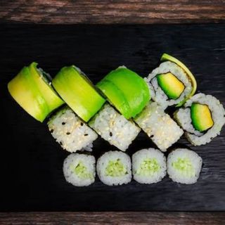 Combinado 13 Vegetariano (12 pzs.)