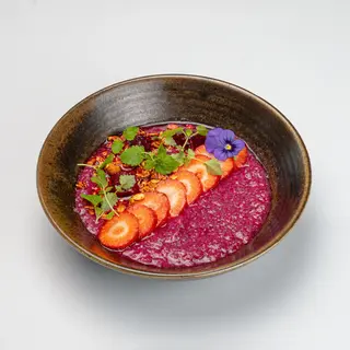 Bali‑mix смузи‑боул из питахайи, банана с гранолой и клубникой