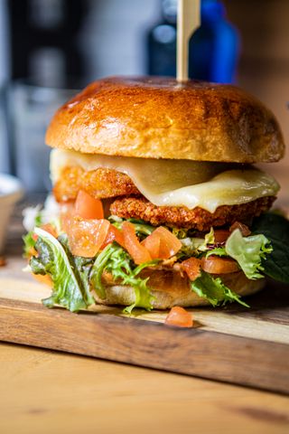 Hamburguesa tennessee de pollo crujiente 