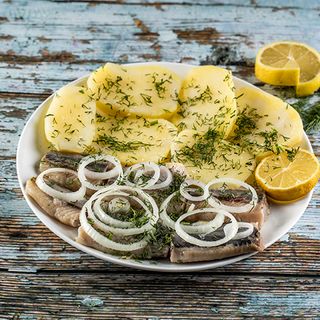 ქაშაყი კარტოფილის გარნირით