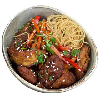 Noodles cu pui crispy picant