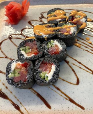 Рол Футомакі з лососем, тунцем та сиром Філадельфія  (230/ 40/15/10)