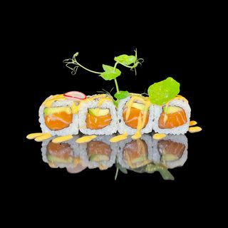 M145 Uramaki spicy sake