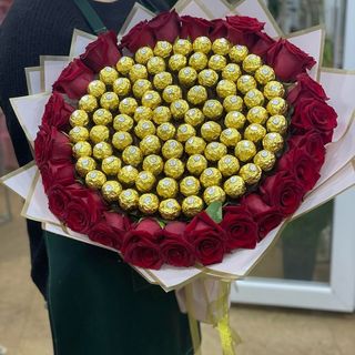 ვარდების თაიგული ferrero rocher-ის ტკბილეულით