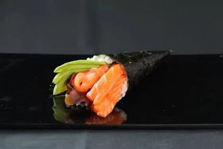 91.Temaki Salmón (1 Ud.)