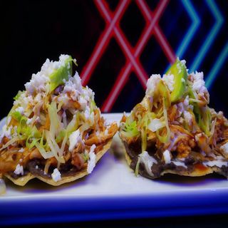 Tostadas tinga de pollo (2 uds.)