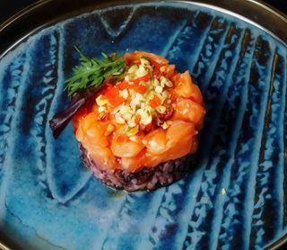 Tartar De Salmón Y Pistachos