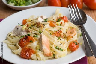 Талиатели с пиле и чери домат (400г)