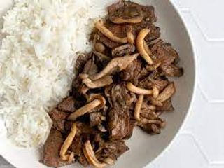 Sliced Beef Cooked With Mushrooms